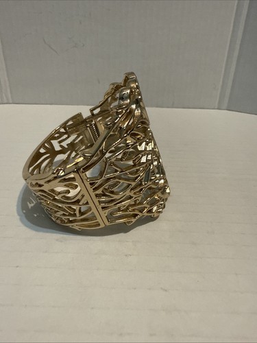 Gold Tone Vine Leaf Bangle Bracelet 7 Inches - Picture 4 of 5
