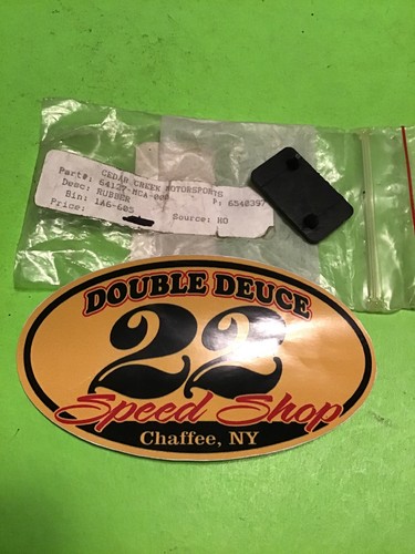 GENUINE Honda NOS 64127-MCA-000 RUBBER, SCREEN HOLDER - 第 1/3 張圖片
