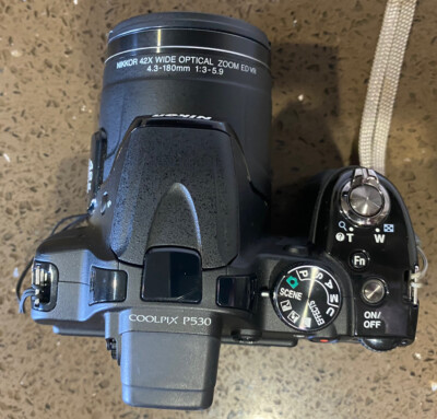 Nikon COOLPIX P530 16.1 MP + Case Logic Compact System/Hybrid