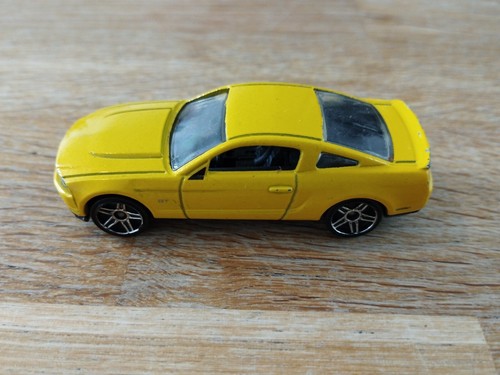 Hot Wheels 2009 New Models Yellow 2010 Ford Mustang GT Diecast Muscle Toy Car - Picture 4 of 11