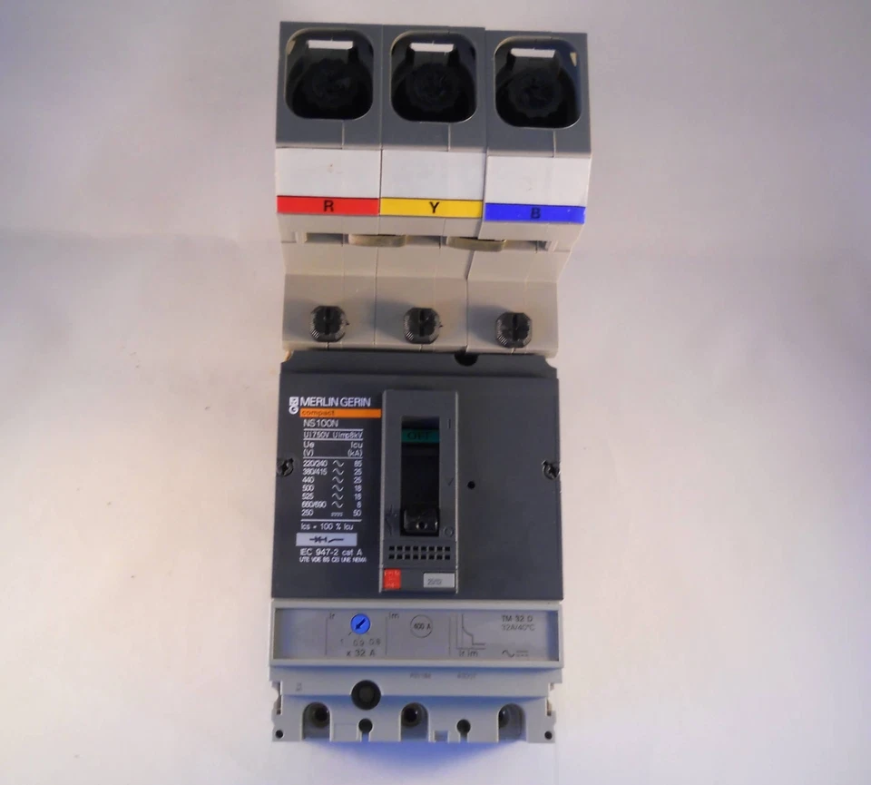 Merlin Gerin MCCB 32 Amp Triple Pole Compact 32A NS100N TM32D MGP0323 - Image 2 of 4