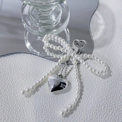 Bow Shaped Keychain with Silver Heart Imitation Pearl Keyring for Fashion Lovers - 第 8/10 張圖片