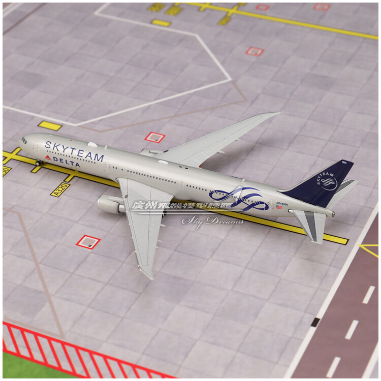 1:400 GeminiJets DELTA BOEING B767-400ER Airplane Diecast Plane