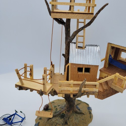 Lemax Village Steven's Hideout Treehouse Foresta Incantata (ha bisogno di riparazione) - Foto 10 di 22