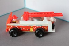 Camion de pompier Fisher Price vintage 1968 avec les 2 personnages