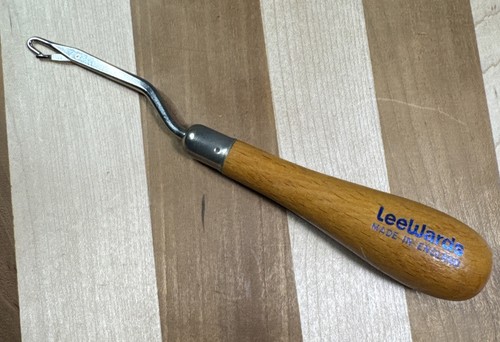 LEEWARDS Made in England Latch Hook Rug Tool Wood Handle 6" Needlework Supplies