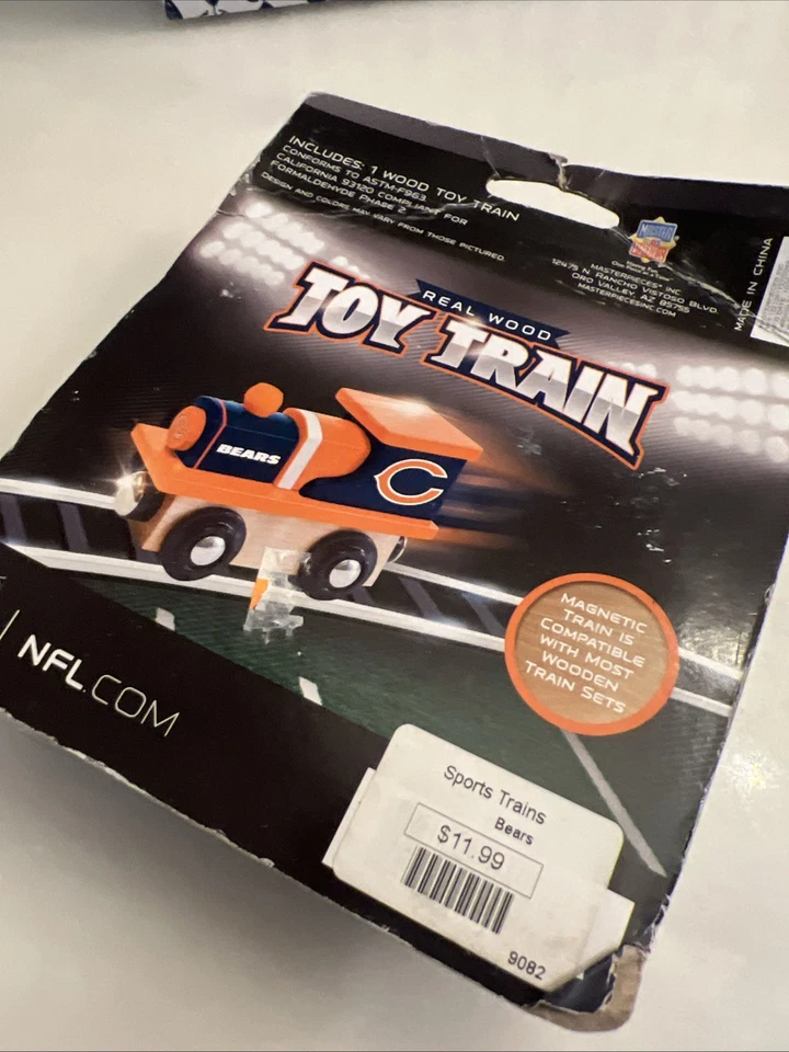 Juguete deportivo magnético con licencia NFL Chicago Bears tren madera real nuevo en paquete Foto 4 de 4