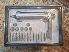 New Pro Cookie Press w/ 13 Discs & 7 Tips