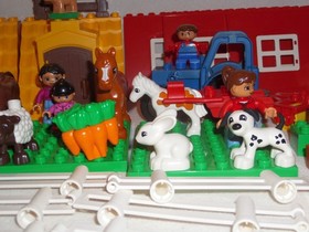 Large Lot Lego DUPLO Farm Parts & Pieces 4665 Big Farm 5645 Bike Conveyor Belt!