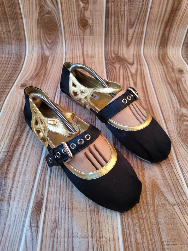 Pisos de ballet Miu Satén Corte Láser Acentos Mary Jane Negro Dorado EU 38.5 US 8 Foto 4 de 4