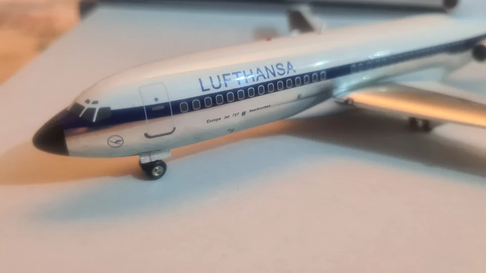 Lufthansa Retro B727-100  D-ABIC - Scala 1:200 Die Cast - JFox 200 - Immagine 2 di 4