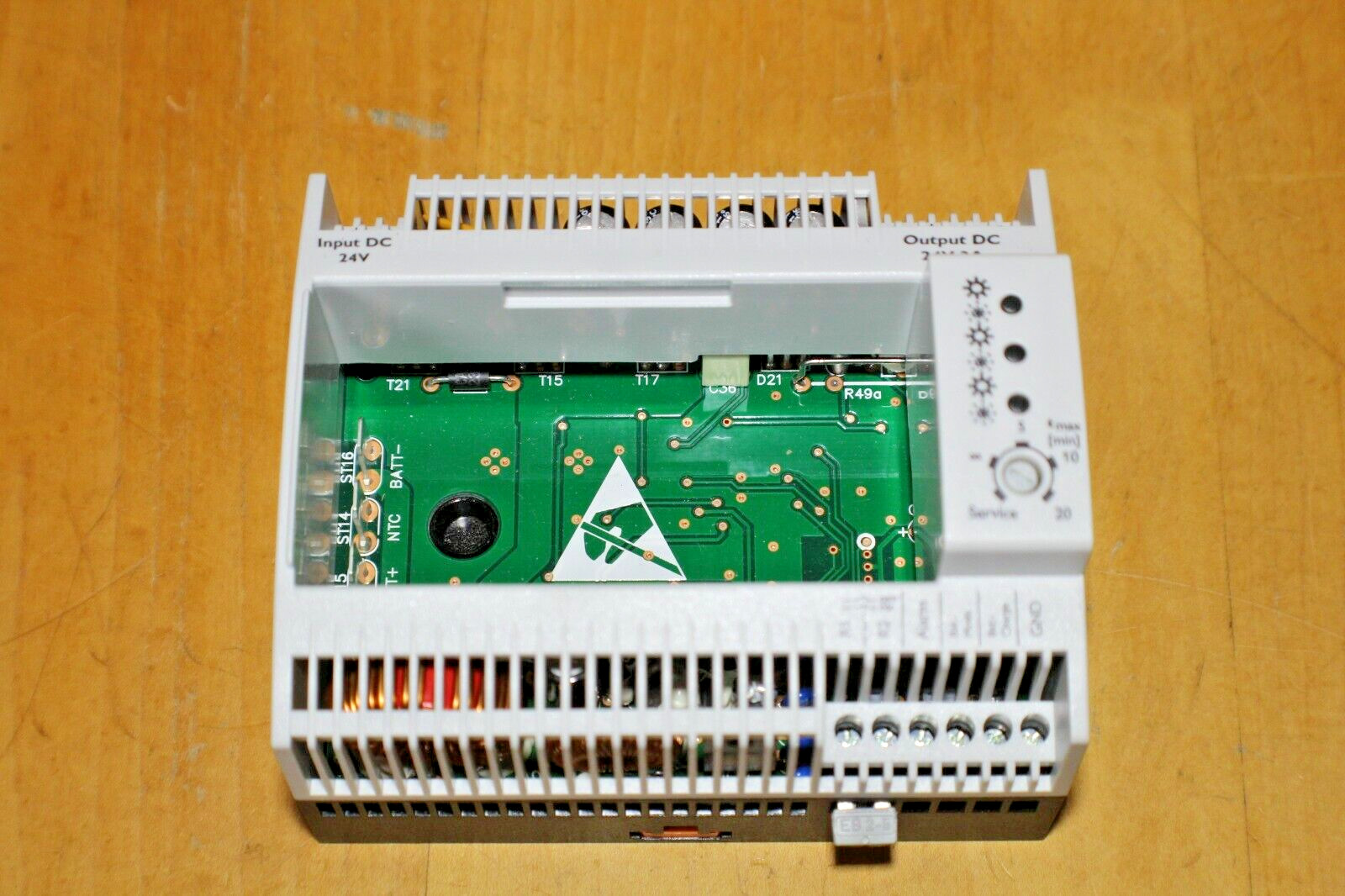 Phoenix Contact P/N : 2868703 STEP-UPS 24DC 24DC 3 NO BOX - NO Battery