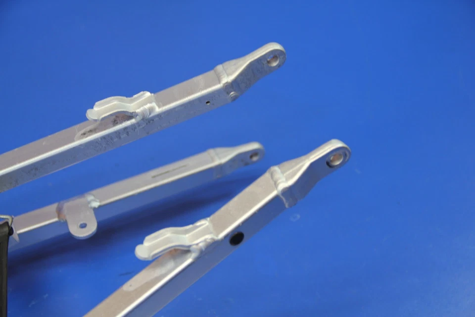 05-09 Husqvarna 450SMR SM450R 2008 subchasis trasero soporte asiento trasero Foto 3 de 4