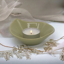 Small Leaf-Shaped Ceramic Plate - Green - Weddings & Events