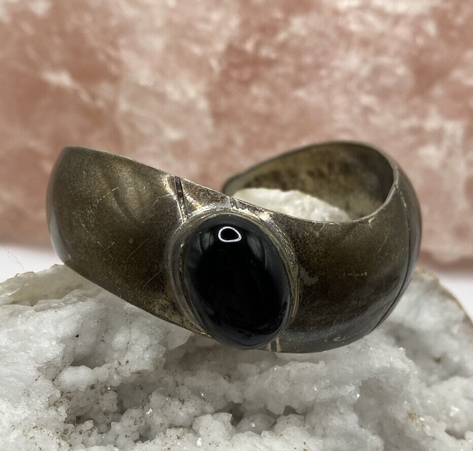NAVAJO C/J NEZ STERLING SILVER AND BLACK ONYX CUFF BRACELET NAVAJO C/J NEZ STERLING SILVER AND BLACK ONYX CUFF BRACELET