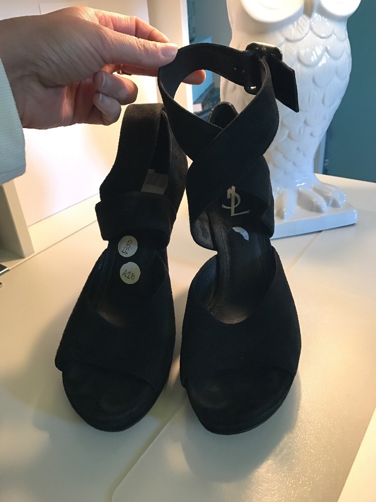 Scarpa a pompa YVES SAINT LAURENT YSL nera scamosciata fibbia punta plateau 39 5