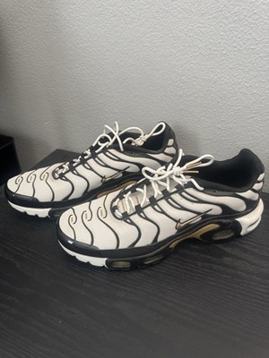 Nike Air Max Plus Men's White/Black Low Top Lace-Up Striped Sneakers