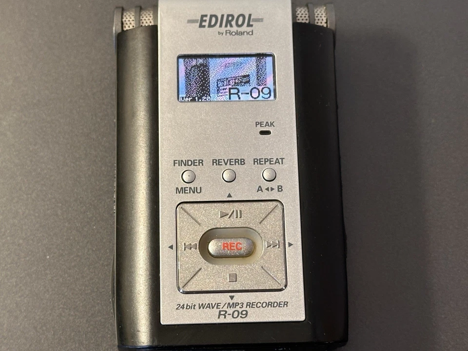 Vintage player Voice ROLAND Edirol R-09 24 bit Wave MP3 Recorder Digital Audio - Image 4 of 4