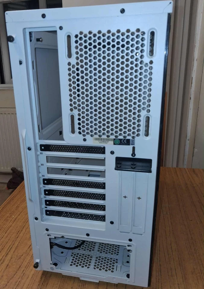 Corsair Carbide 275r White PC Case, Acrylic Panel - Power Button Not Working! - Image 3 of 4