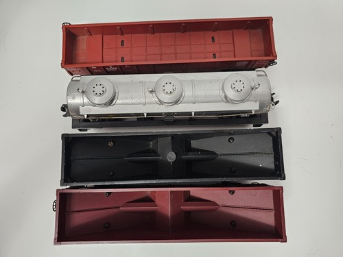 4 Lionel O Postwar w/Boxes 6456 Red, Black Hopper, 6462 Red Gondola, 6415 Tank - Picture 3 of 16