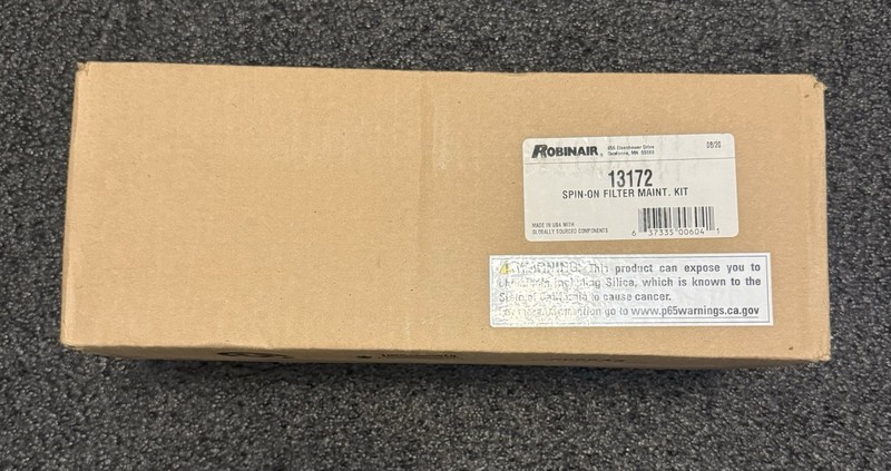 Robinair 13172 Spin On Filter-Drier and 16oz Vacuum Pump Maintenance Kit