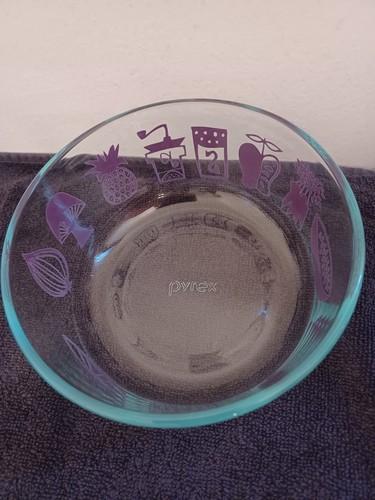 VINTAGE PYREX " LUCKY IN LOVE " 1959 DISTINCTIVE DESIGN FRUIT AND VEGETABLE IN A - Picture 4 of 8