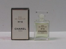 Chanel No 19 by Chanel For Women 0.13 oz Eau de Parfum Pour Splash Mini RARE
