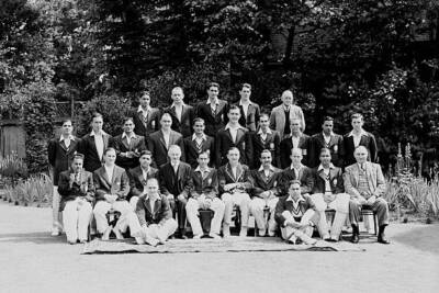 Gul Mohamed And Others Of Joint Team Group To England 1946 OLD CRICKET PHOTO