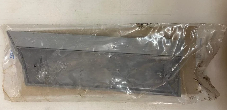 89-95 DODGE SPIRIT GUARDABARROS DELANTERO IZQUIERDO MOLDURA P/N 5015511AA ORIGINAL OEM PIEZA NUEVA Foto 4 de 4