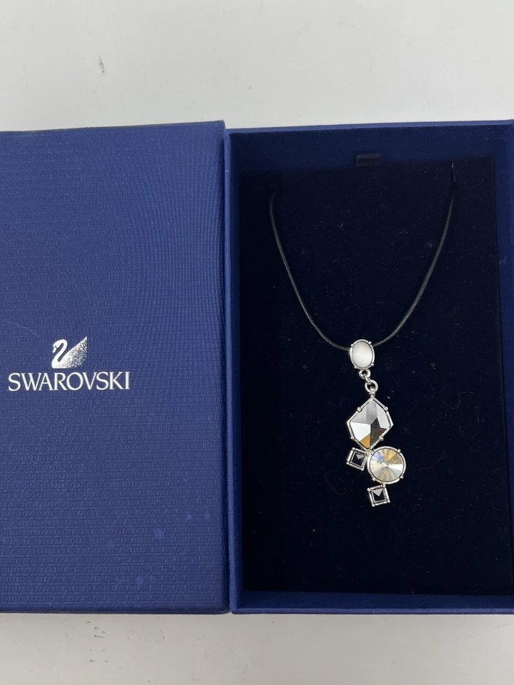Collar colgante de ópalo blanco cristal Swarovski Foto 4 de 4
