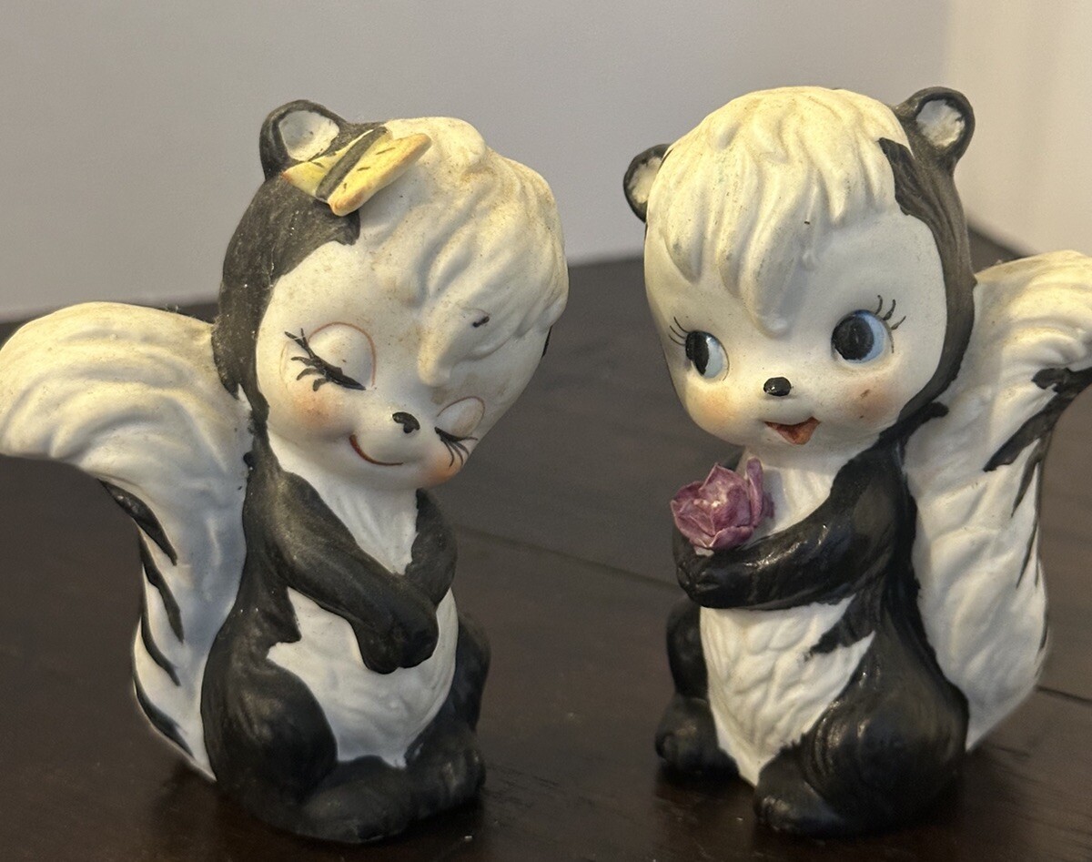 Vintage skunk salt and pepper shakers. Collectible Fun. eBay