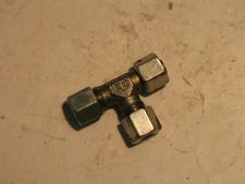 NEW EO EMERTO PARKER EVL10L-OMD-CF STAND PIPE TEE 10MM TUBING  P6291