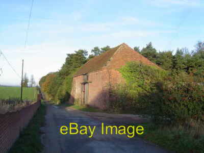 Photo 6x4 Albury Hall Gravesend/TL4325 This barn appears to be all that  c2005