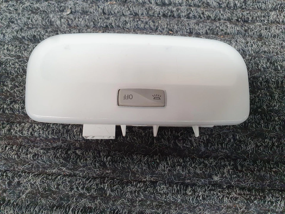 RENAULT MEGANE LUZ CORTESÍA TRASERA, X32/B95/D95/K95, ESCOTILLA/VAGÓN 5 PUERTAS/3 PUERTAS, 09/10- Foto 2 de 4