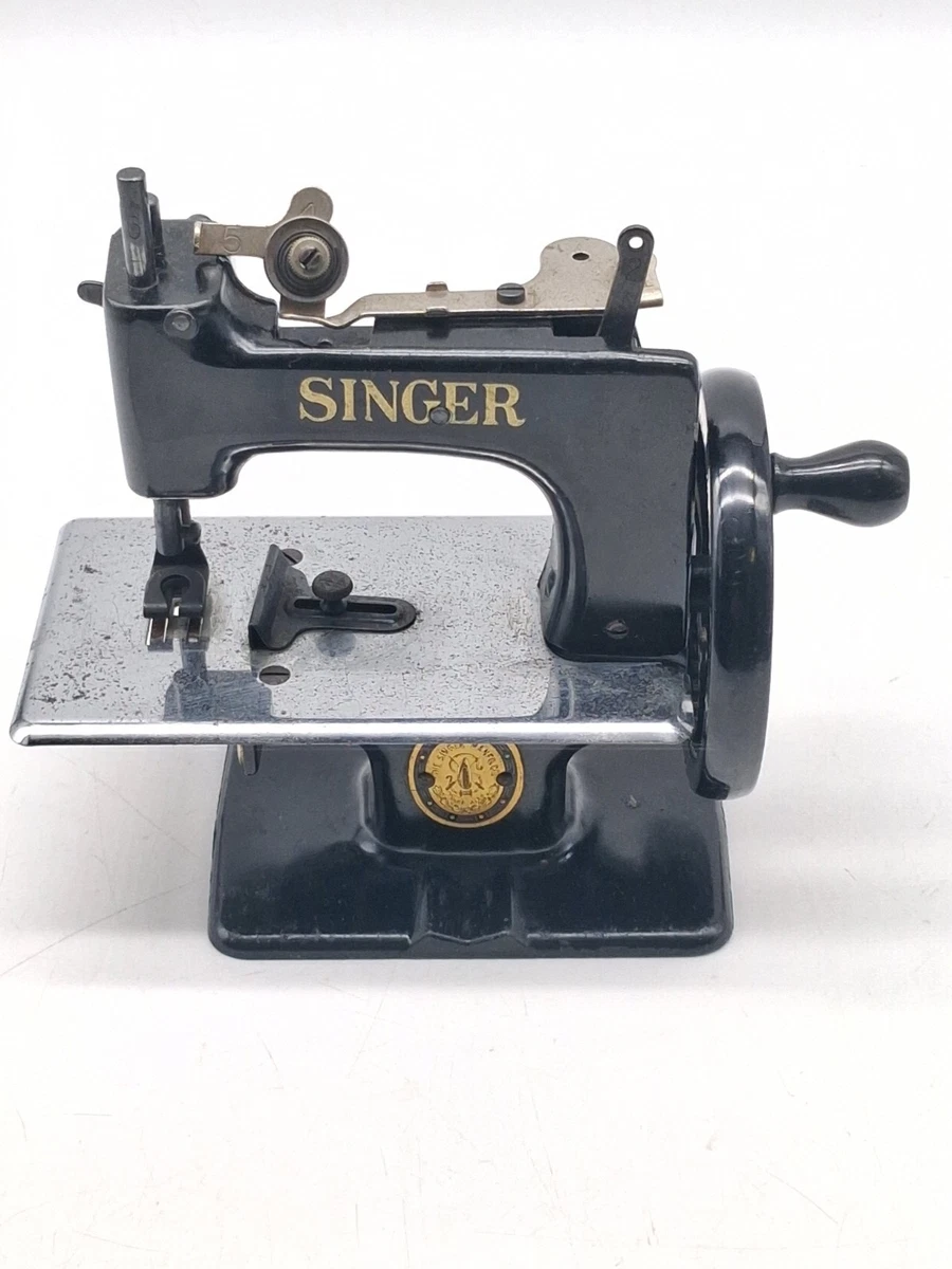 Machine à Coudre Miniature De Poupée Singer – USA, Début XXe – Ancienne