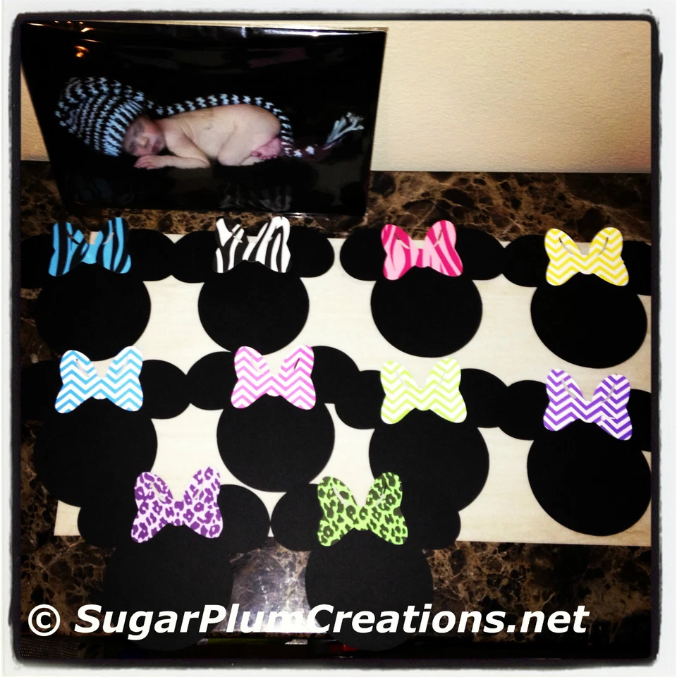 Minnie Mouse o Mickey Mouse 5.25" Troquelado Baby Shower o Decoración de Cumpleaños Foto 3 de 4