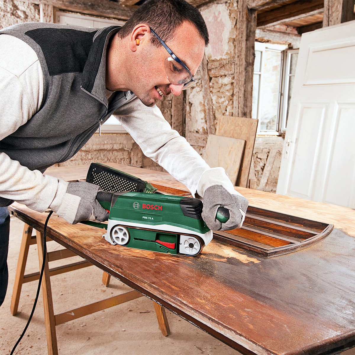 Bosch 710 W Electric Corded Belt Sander Auto Belt Centring DustBox