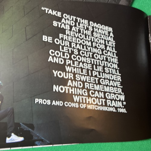Roger Waters The Wall Live 2010 Tour Program with slipcase Pink Floyd Free P & P - Picture 15 of 24