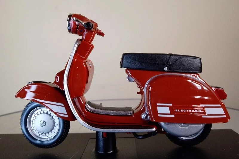 VESPA  200 RALLY 1972 ESCALA 1:18 MET�LICA NUEVA BAJO LICENCIA VESPA Y PIAGGIO - Imagen 2 de 4