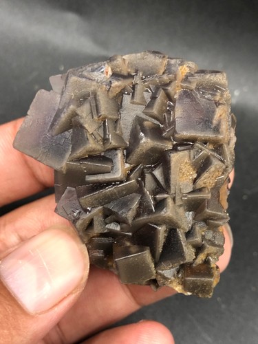 Muestra de matriz de cristal crudo de fluorita negra 63 g piedra curativa mineral natural - Imagen 7 de 17