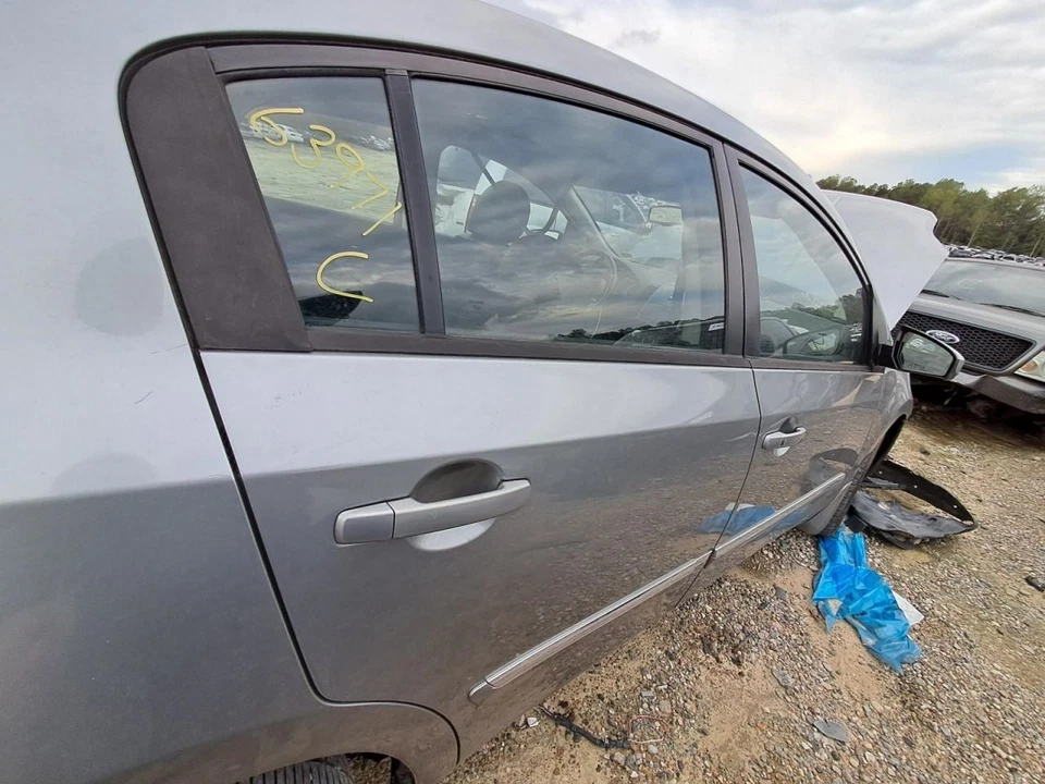 2012 Nissan Sentra Passenger Rear Door Shell Used Local Pickup Only 2712363 - Image 3 of 3