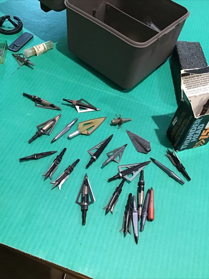 Lote de Varios Tiro con Arco Cabeza Ancha Thunderhead Bear más Accesorios Caja de Almacenamiento Foto 2 de 4