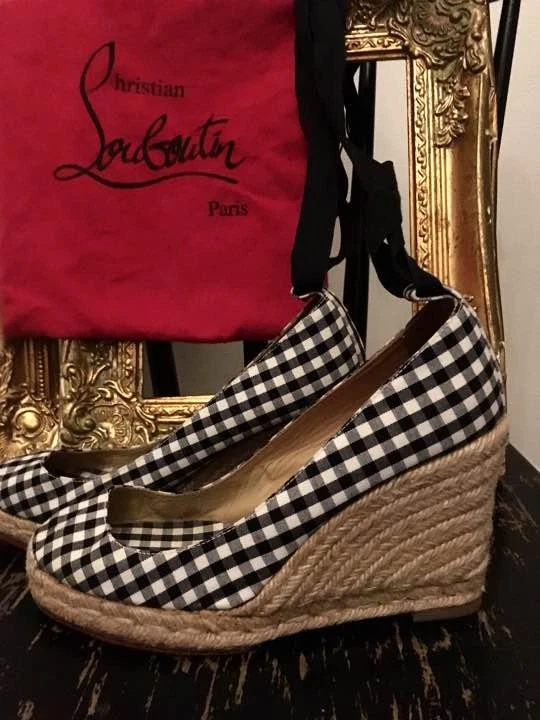 Christian Louboutin Alpargatas Cuñas Cuadros Guinga Blanco y Negro Con Cinta Foto 2 de 4