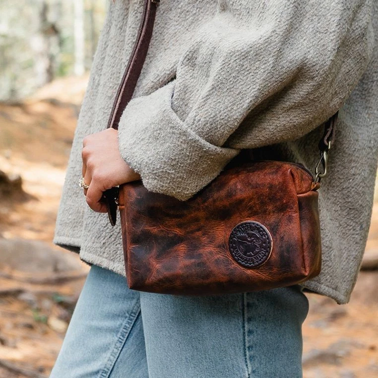 NUEVO CON ETIQUETAS Paquete Duluth NUEVO Cartera Heritage Cuero Riverwalk LB-387_HER $135 Foto 2 de 4