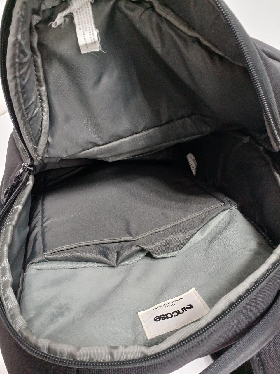Multifunctional Backpack Model QC 042964 INCASE - image 5