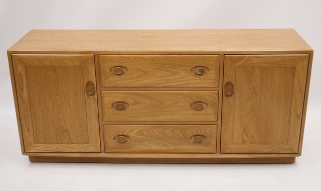 Ercol Windsor Sideboard Light Blonde Finish Model 3820 Elm FREE UK Delivery* GU10961 Ercol Windsor Sideboard Light Blonde Finish Model 3820 Elm FREE UK Delivery* GU10961