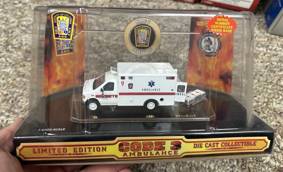 Código 3 Coleccionables DCFD Ford F-350 Ambulancia. #12107 Foto 2 de 2