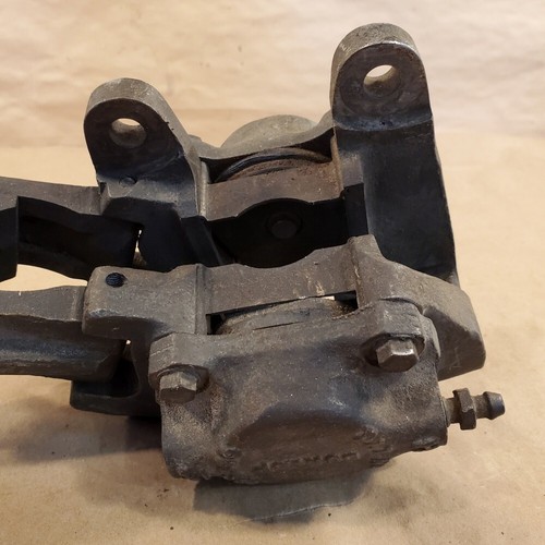Jaguar XKE E-Type DUNLOP BRAKE CALIPER 1-5/8in OEM 688382 - Picture 7 of 15