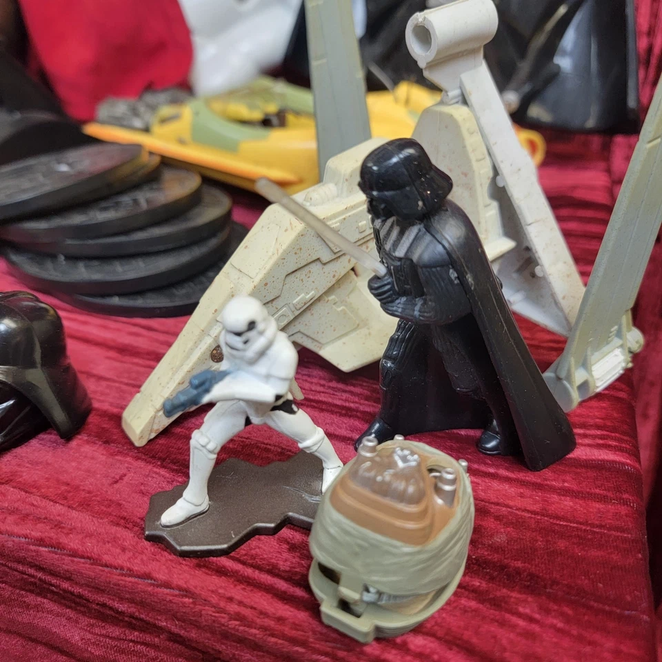 Huge Lot Mixed Star Wars Toys TOY FIGURE Figures Collectibles Darth Vader PEZ ++ - Image 2 of 4