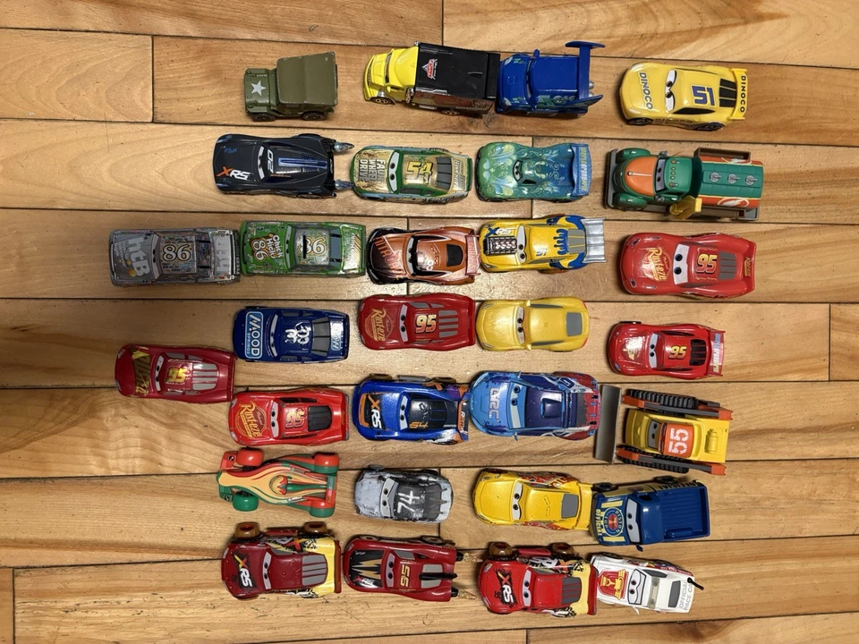 30 Disney Pixar The Cars Konvolut Vintage Kunststoff & Diecast lose Fahrzeuge - Bild 1 von 4